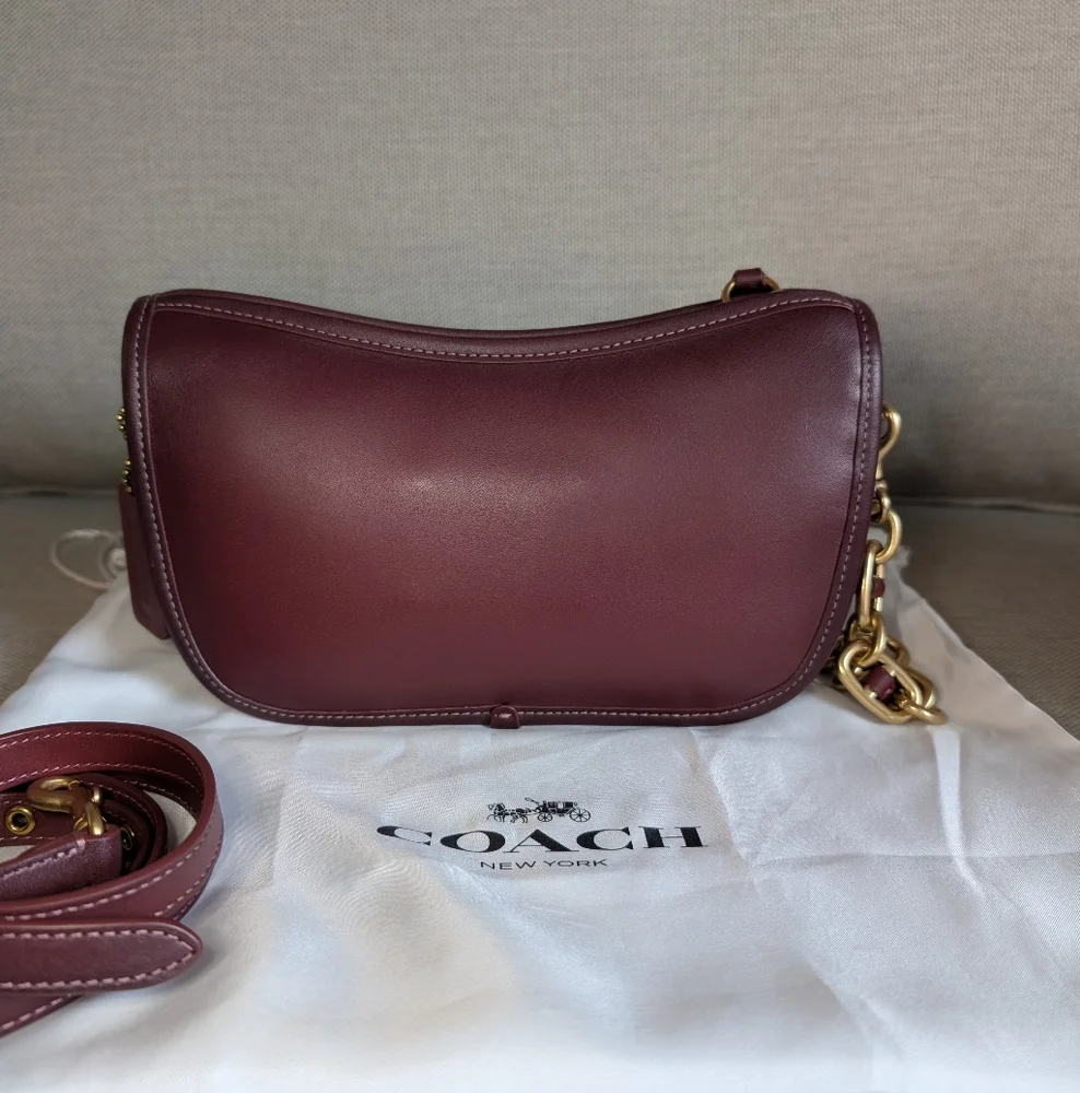 Coach swinger bag in wine with chain strap - Picture 2 of 11